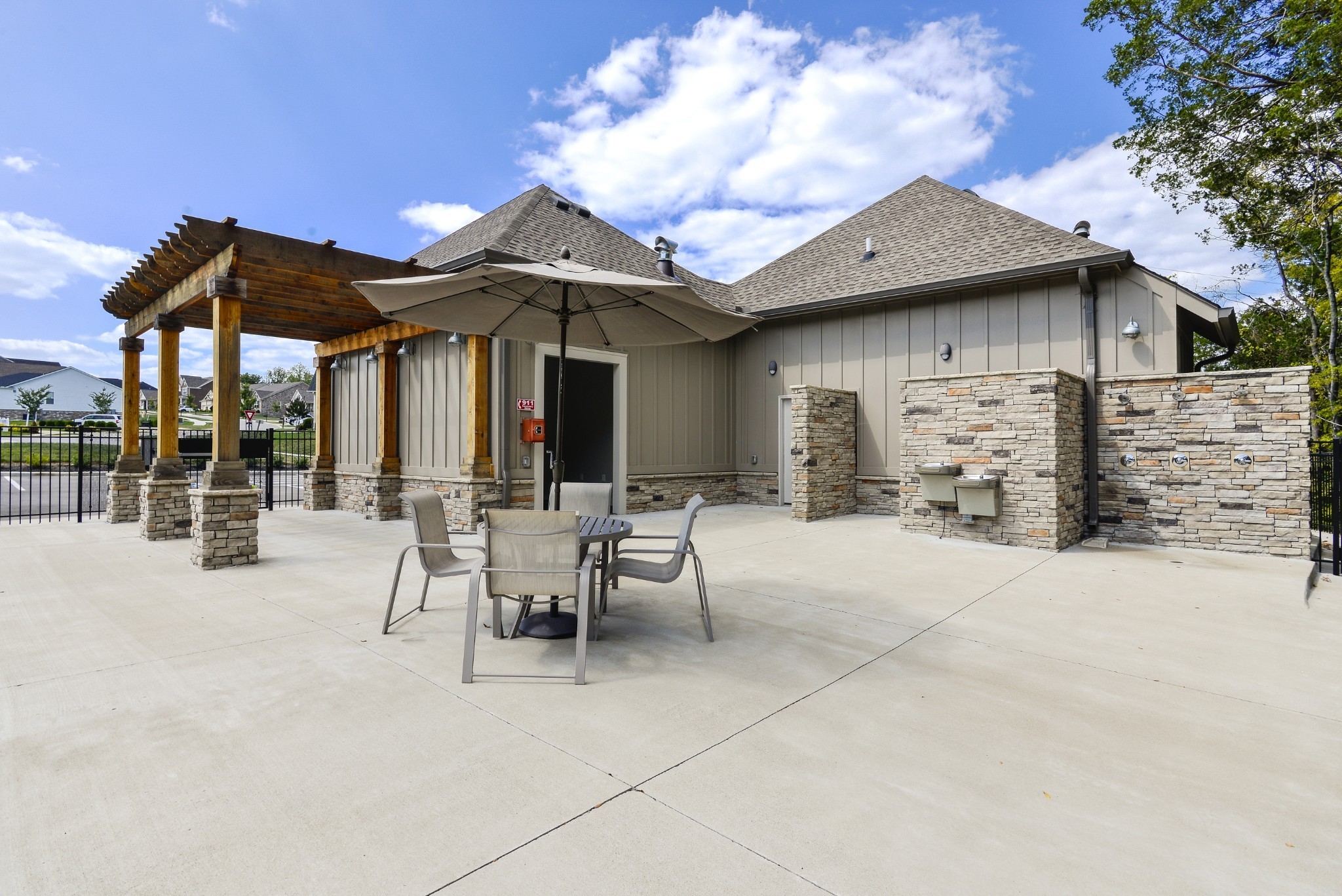 1089 River Oaks Blvd