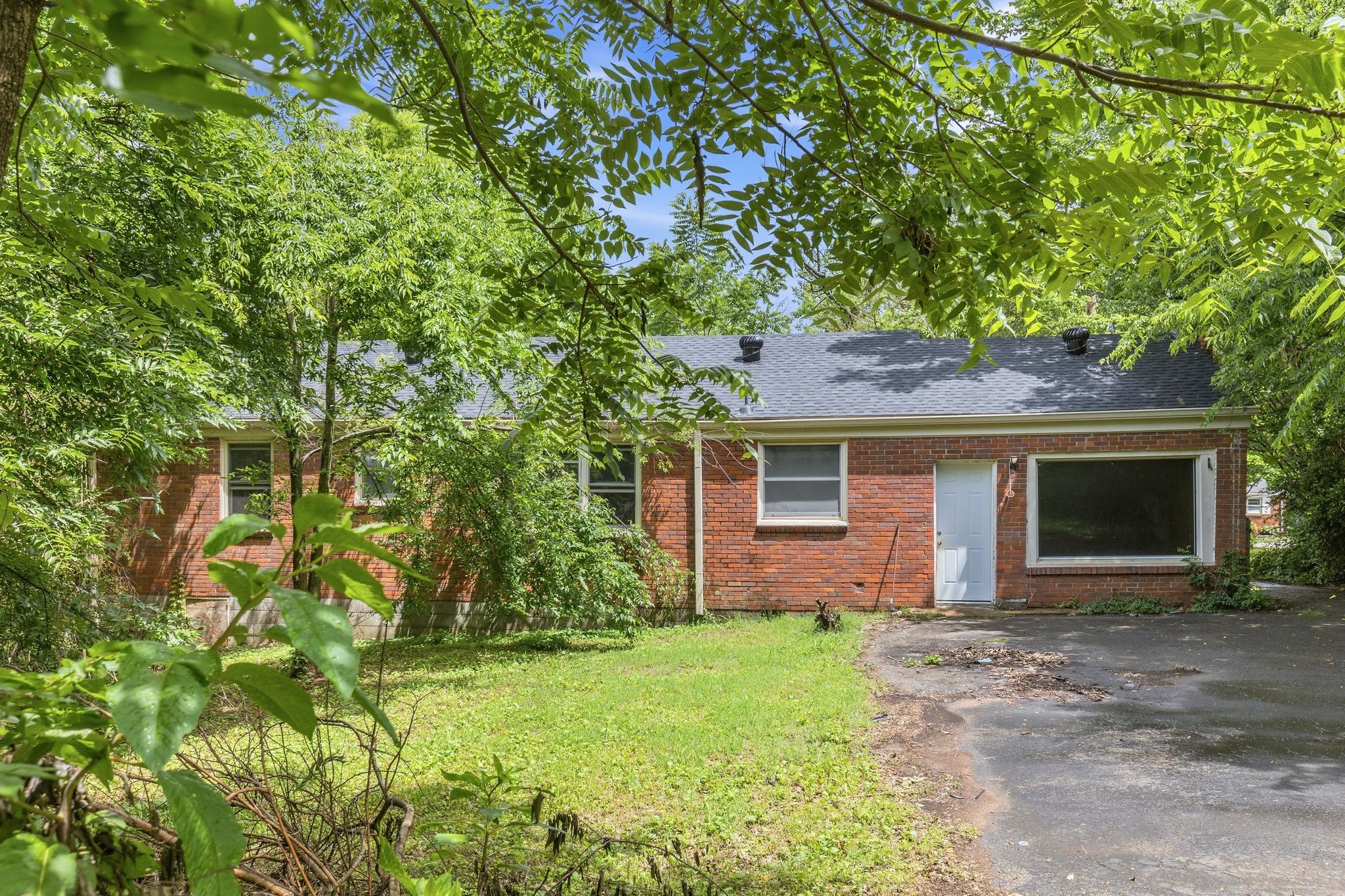 2619 Emery Dr
