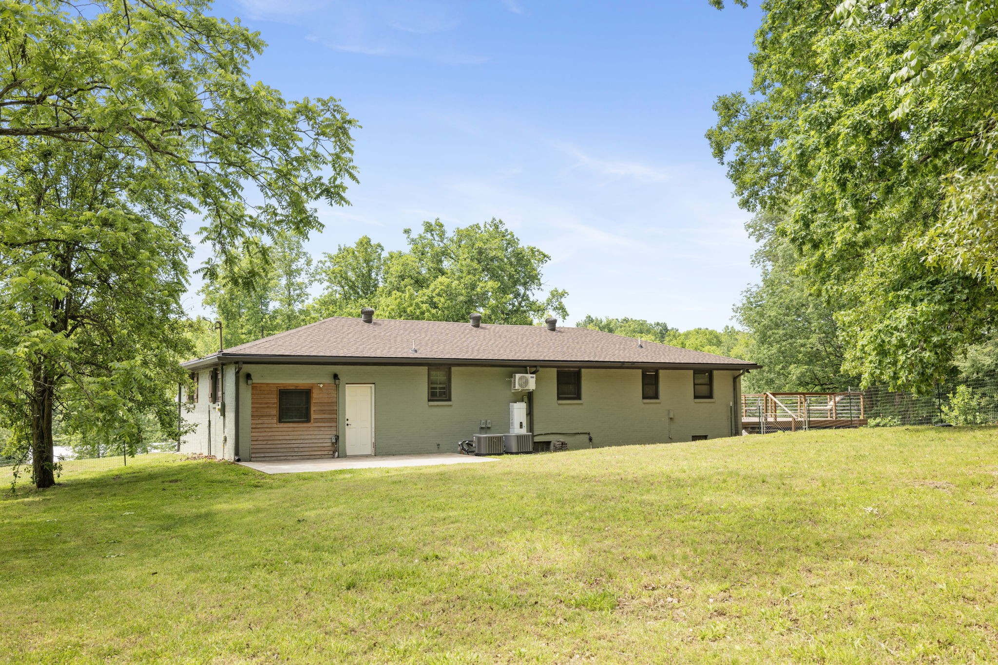7623 Highway 100
