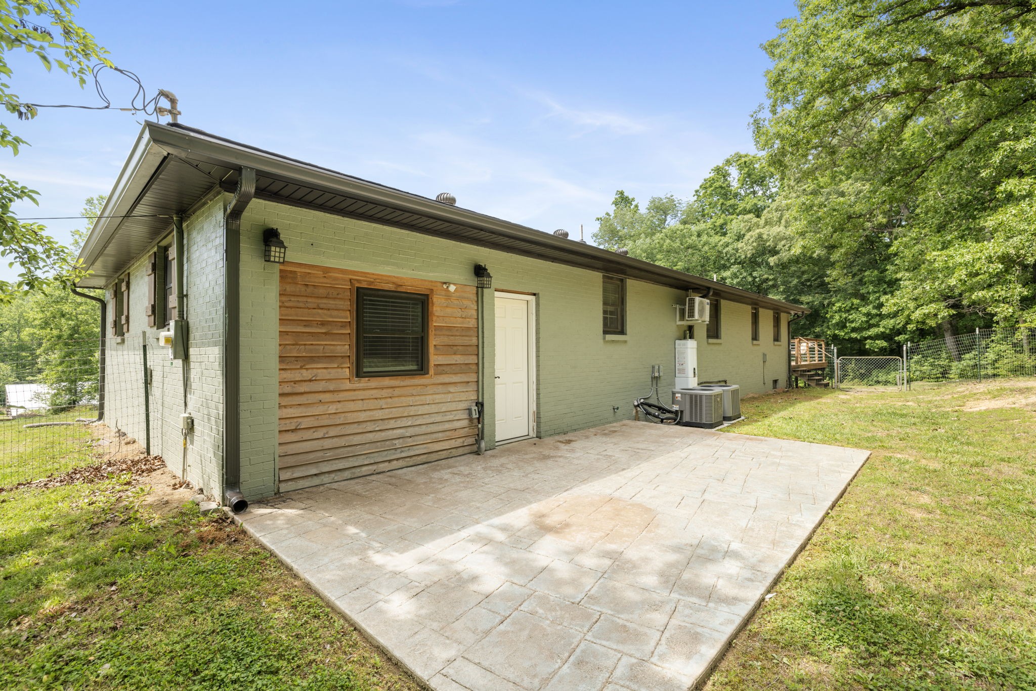 7623 Highway 100