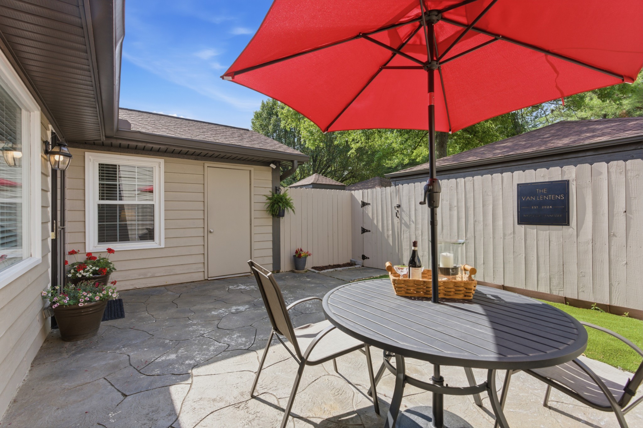 216 Highland Villa Cir