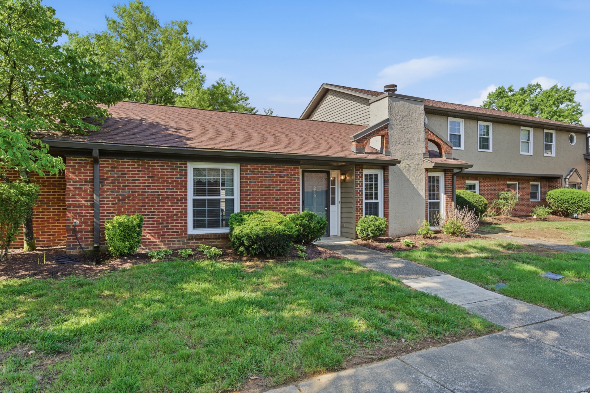 216 Highland Villa Cir