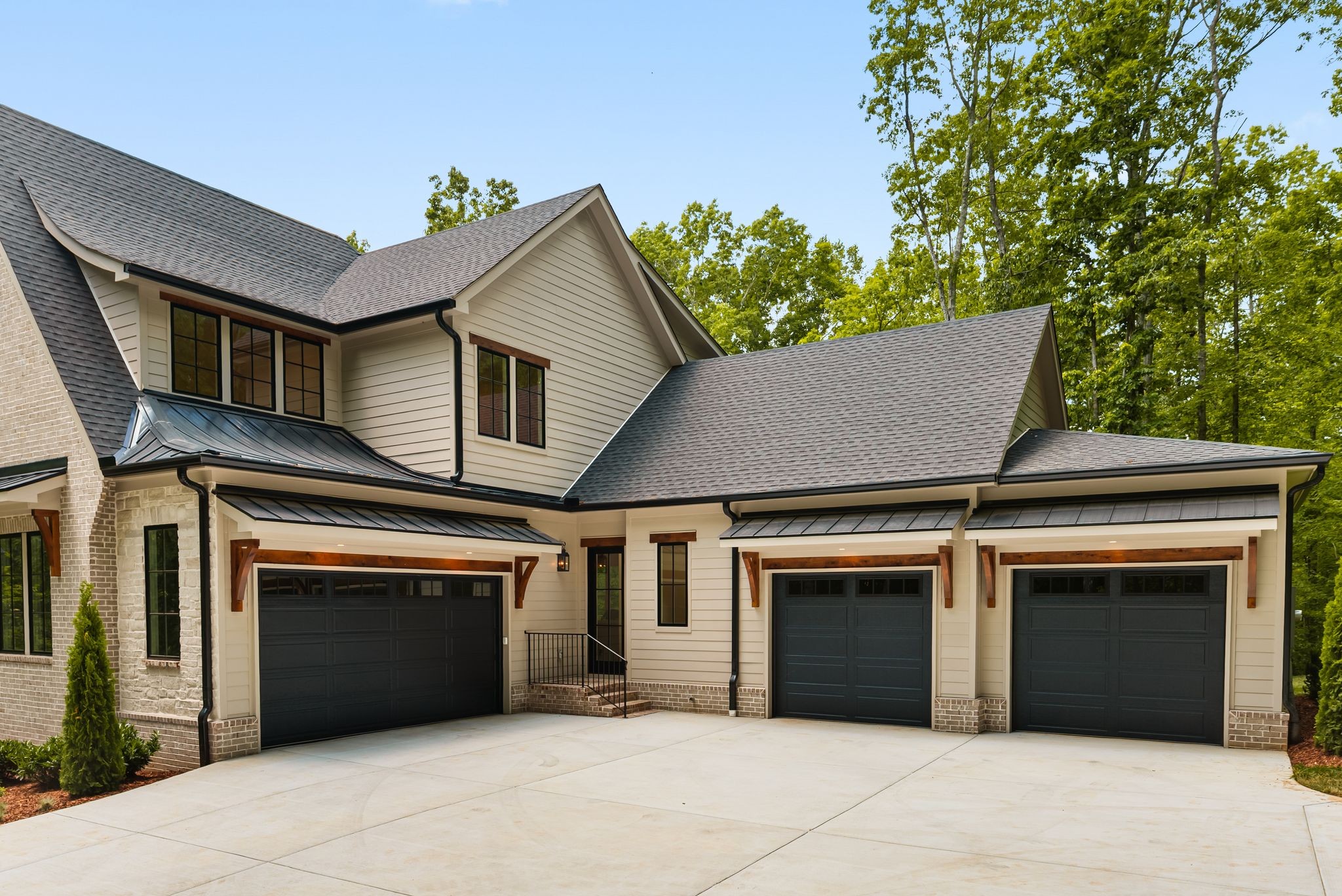 5662 Pinewood Rd