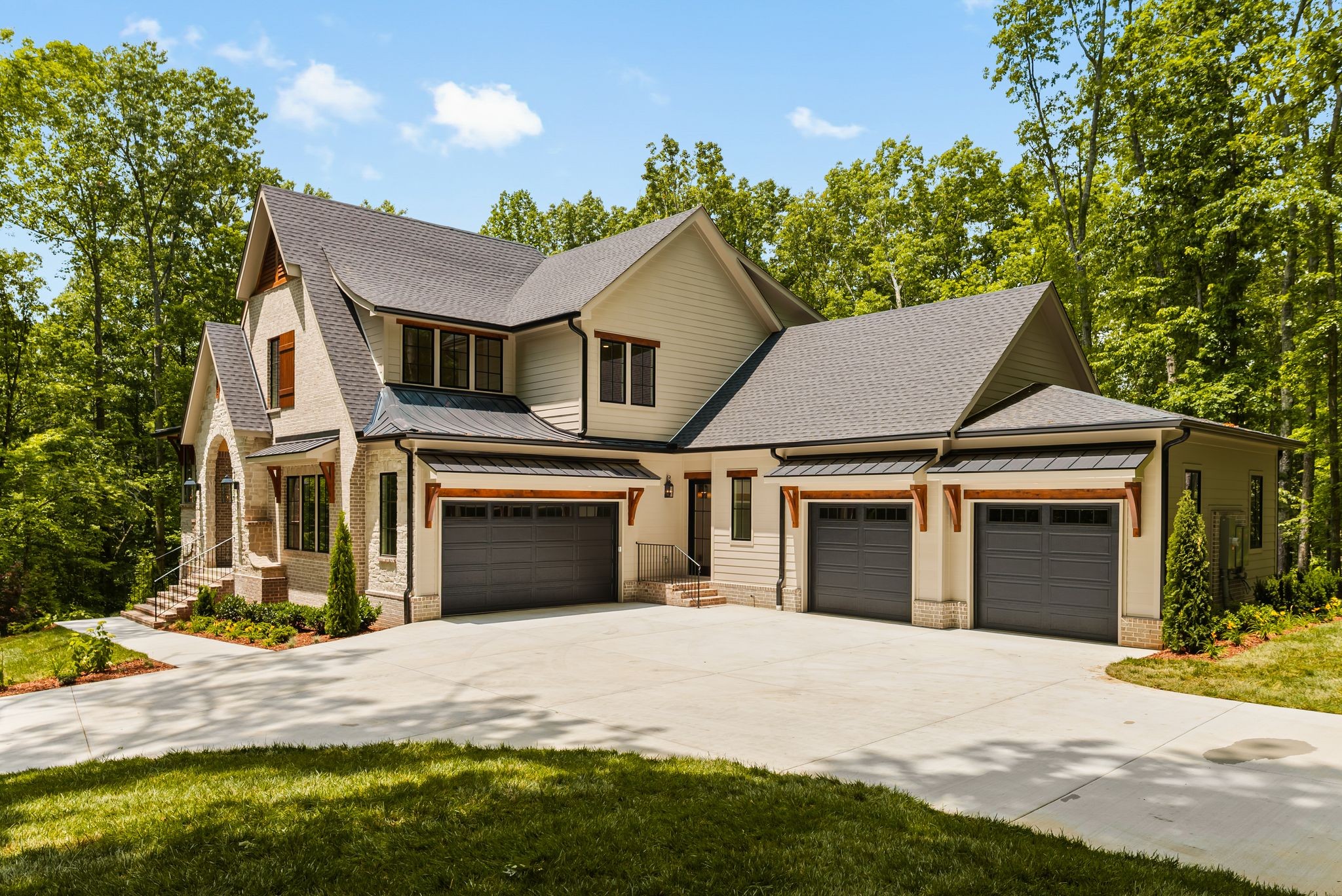5662 Pinewood Rd