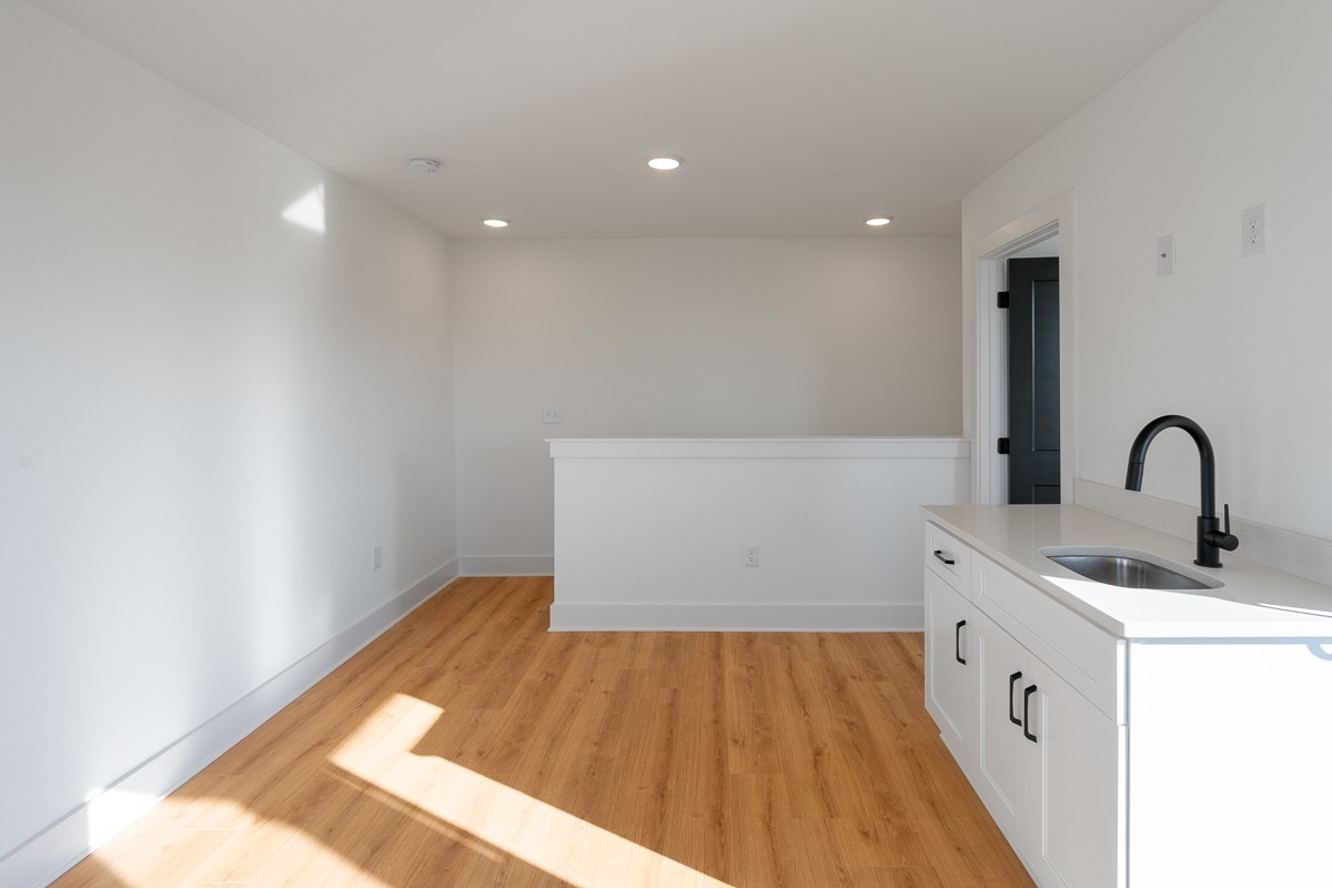 102 Duke St Unit: 8
