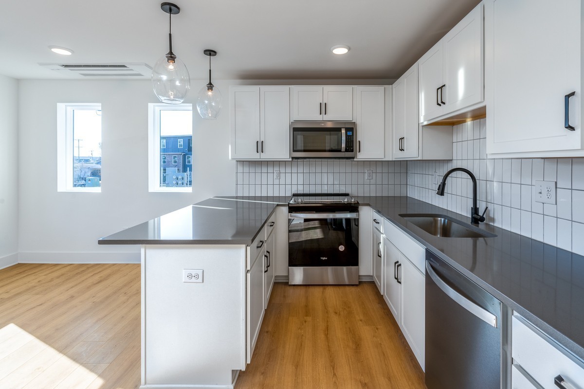 102 Duke St Unit: 8