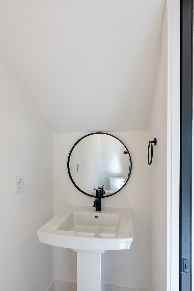 102 Duke St Unit: 8