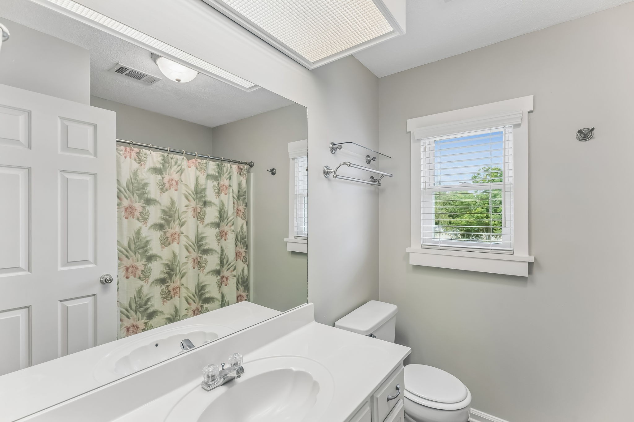 566 Overview Ln