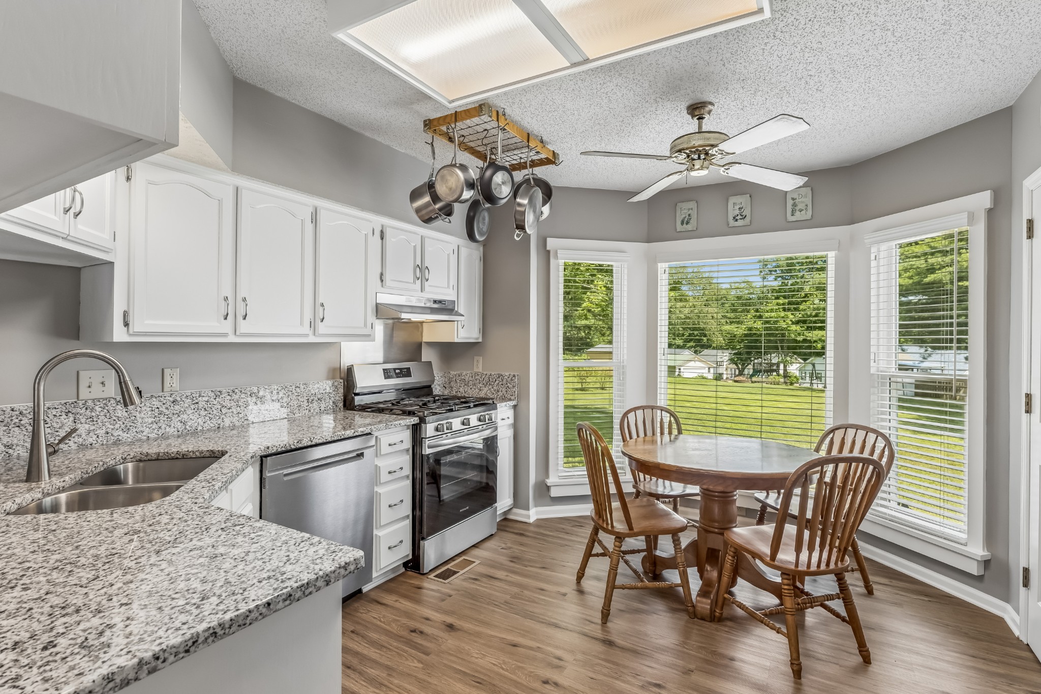 566 Overview Ln