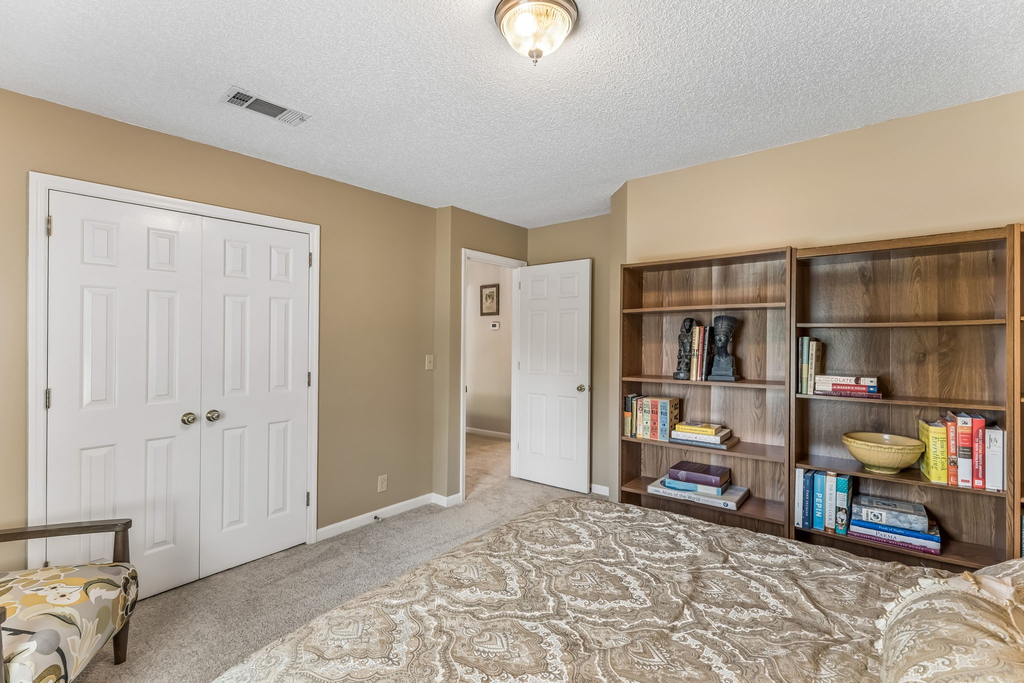 566 Overview Ln