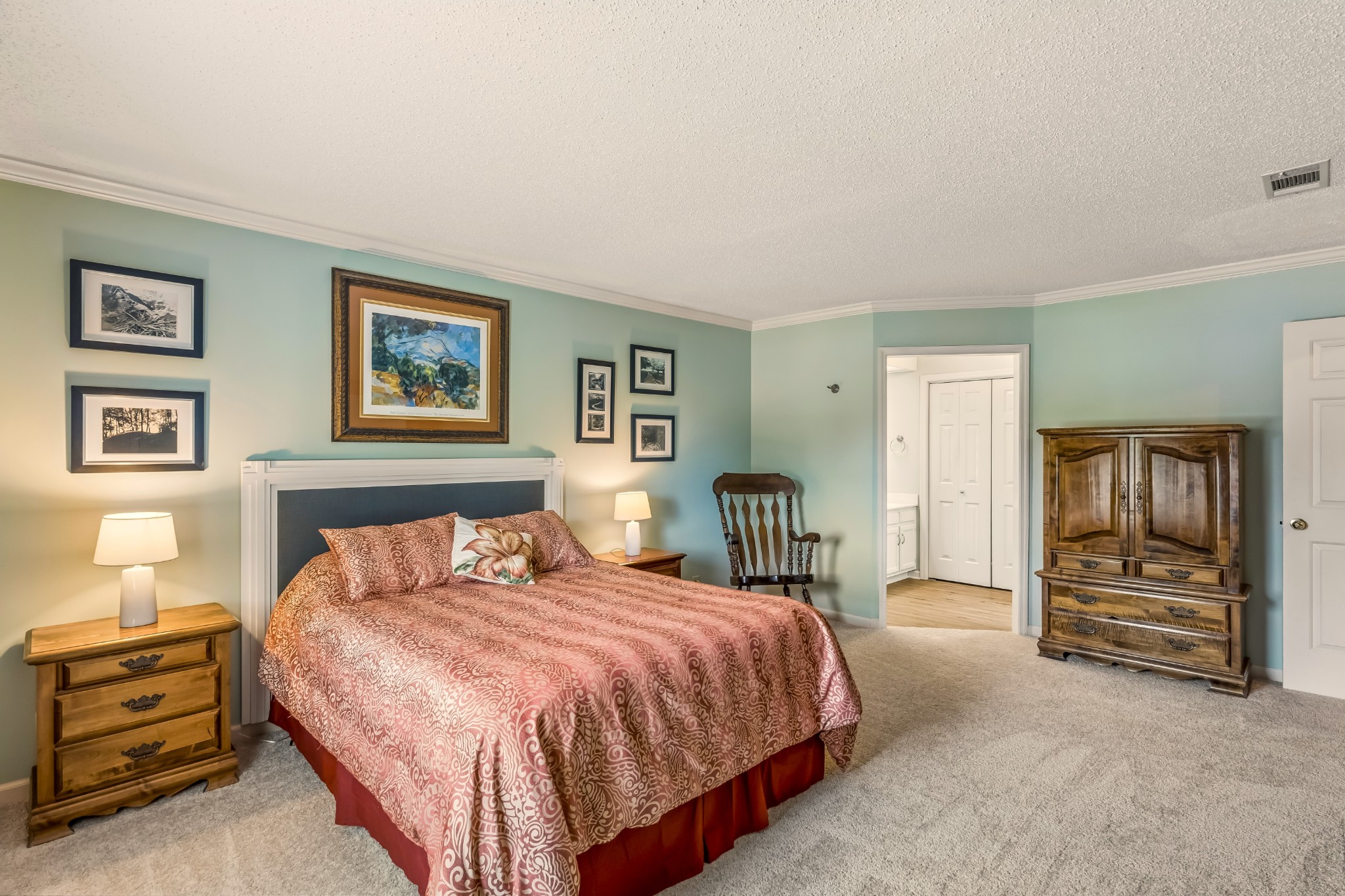 566 Overview Ln
