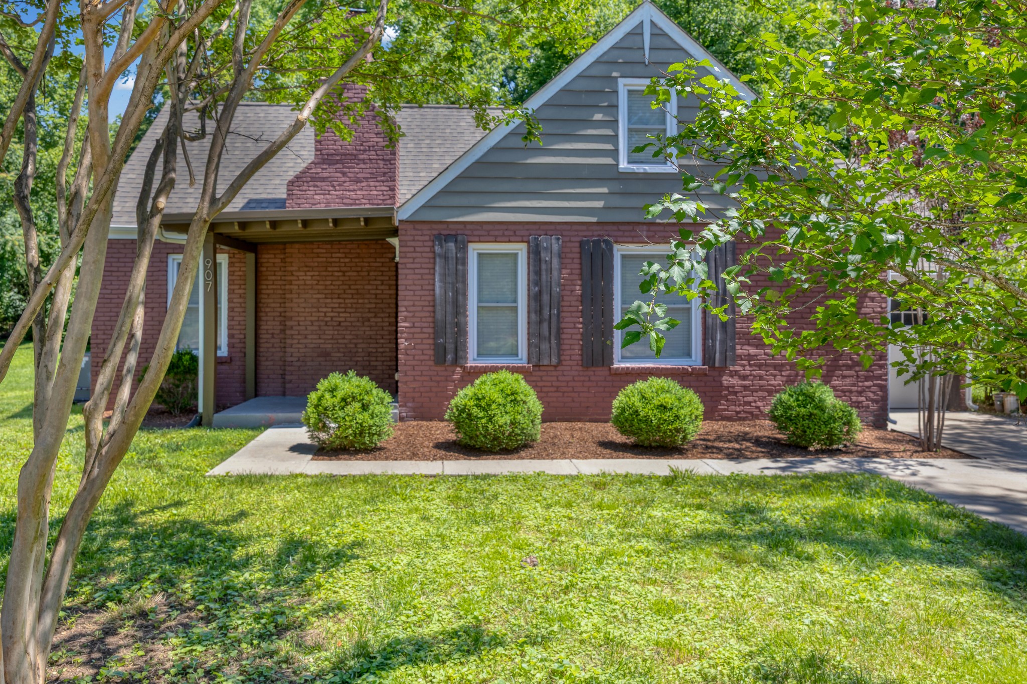 907 Burchwood Ave