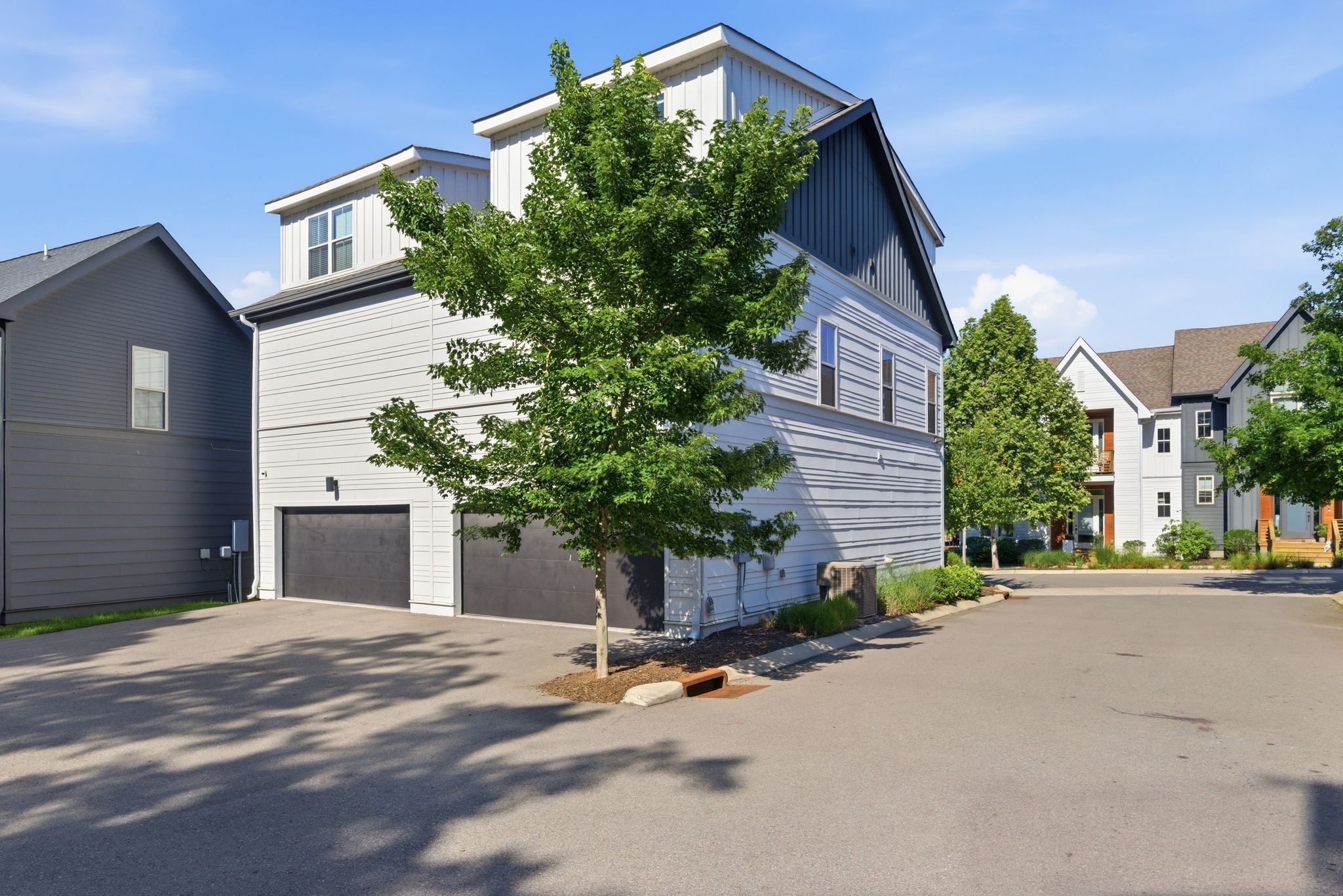 647 Nashua Ln