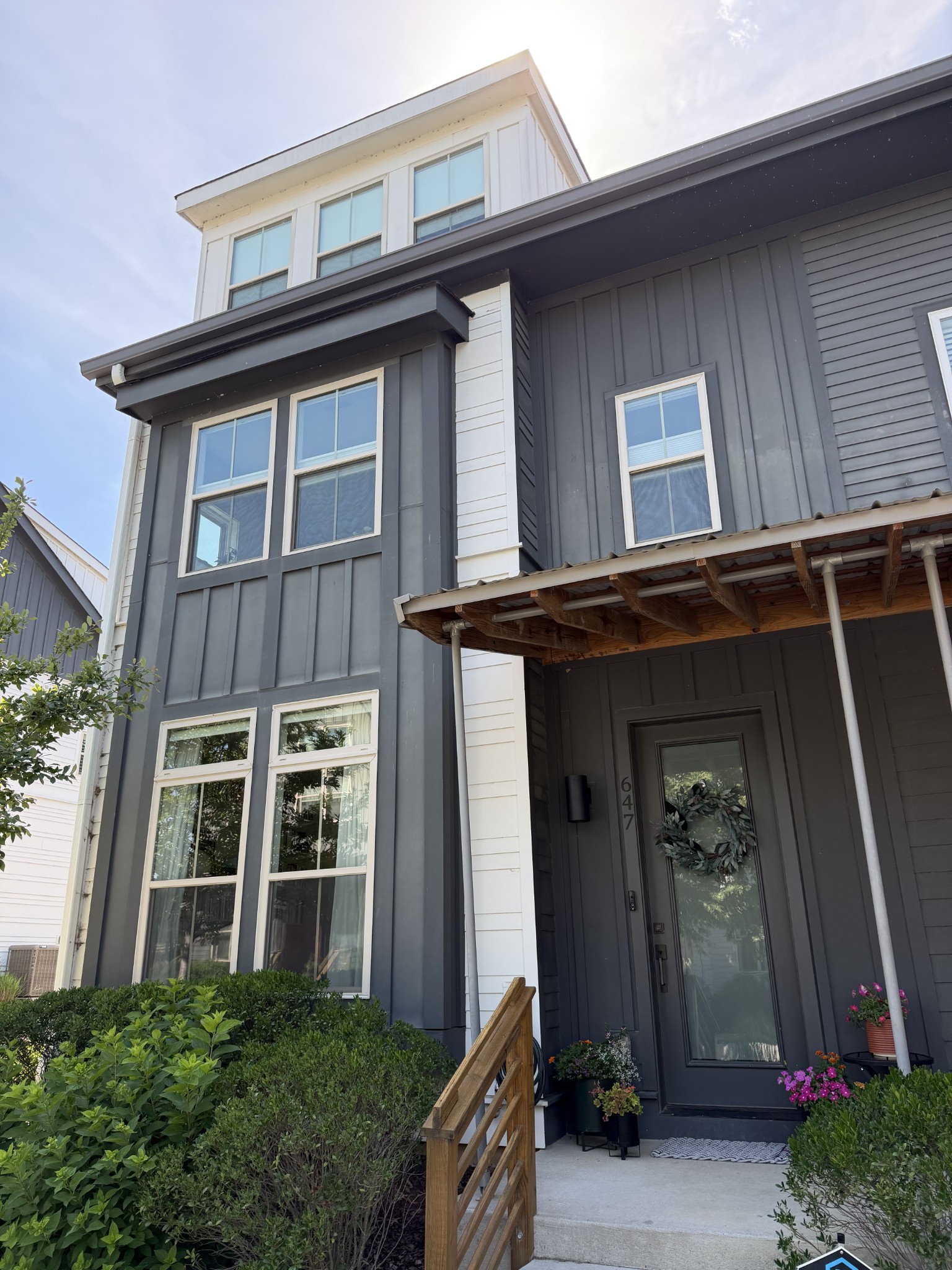 647 Nashua Ln
