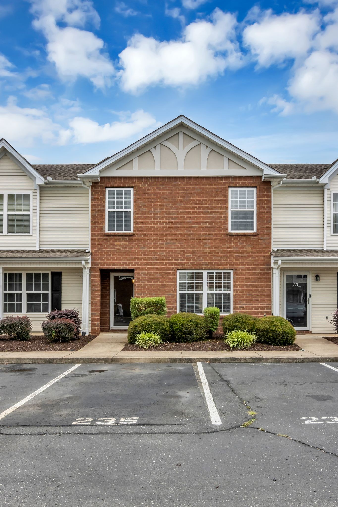 235 Arapaho Dr
