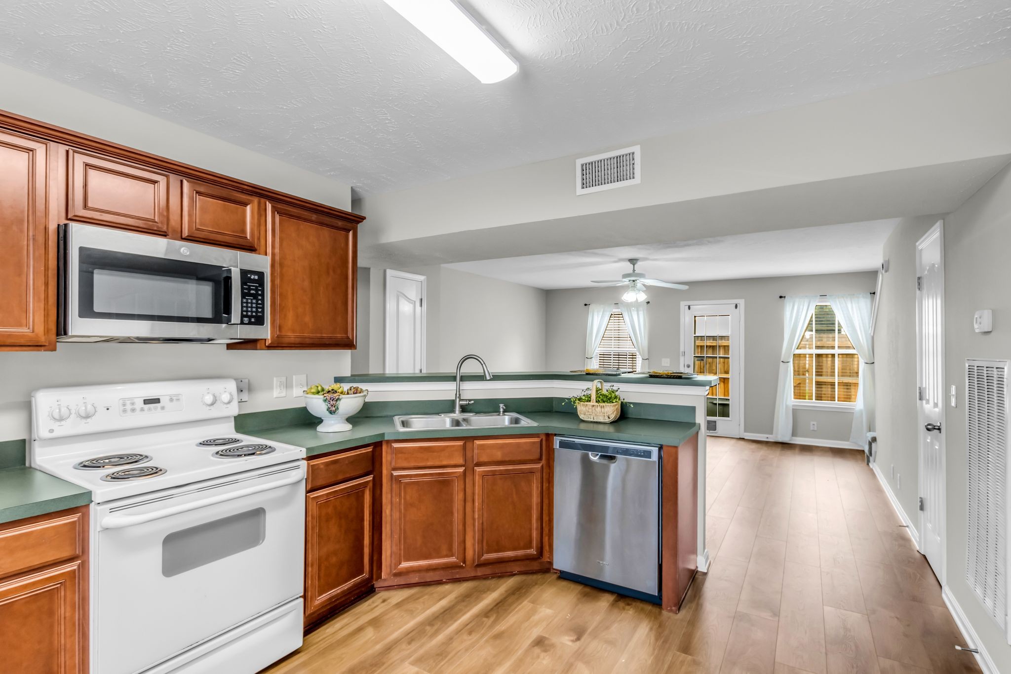 235 Arapaho Dr