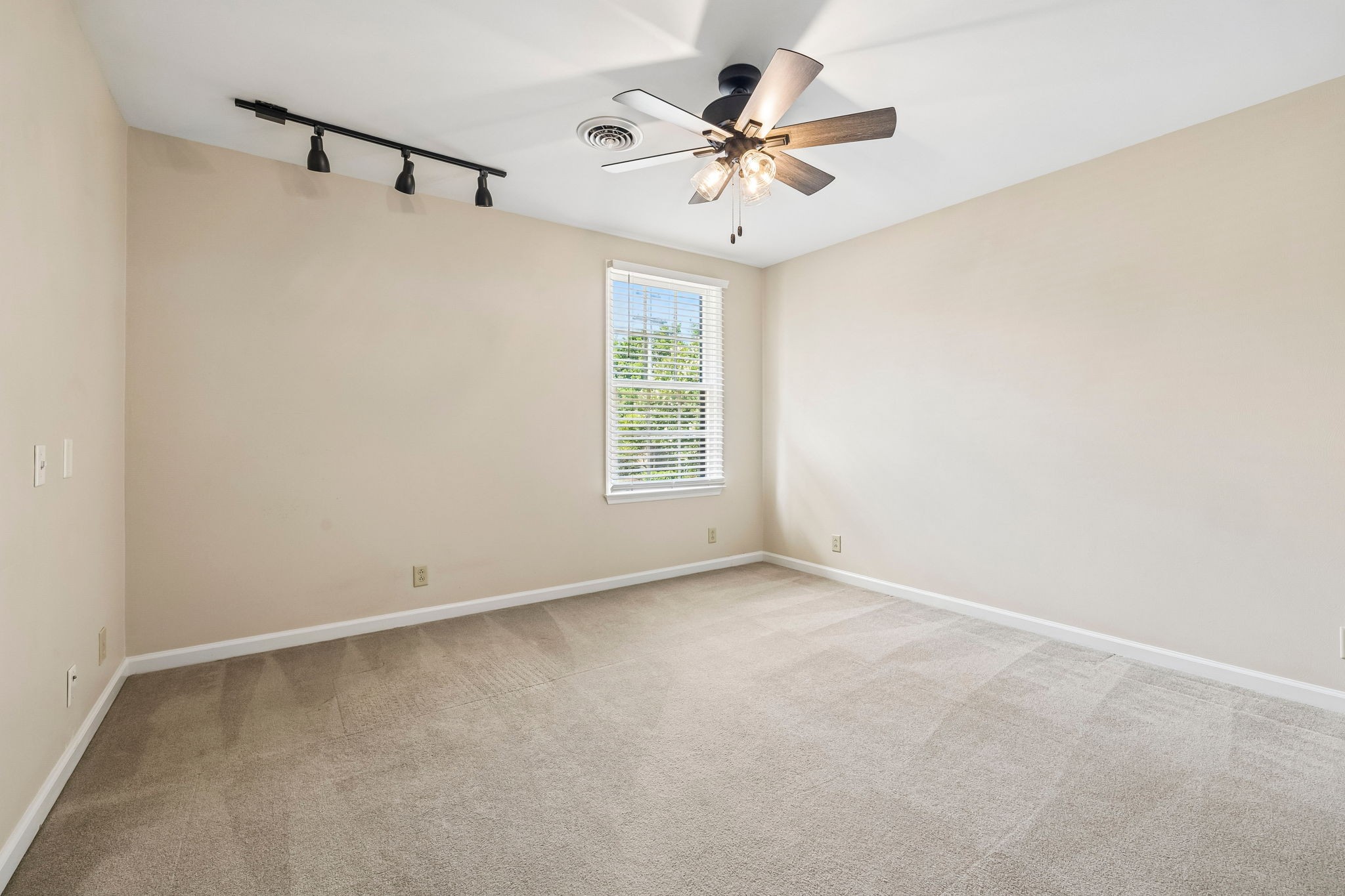 1520 Kinnard Dr