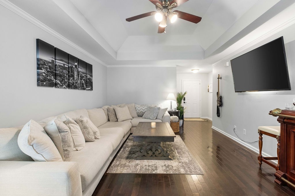 340 Chalet Cir