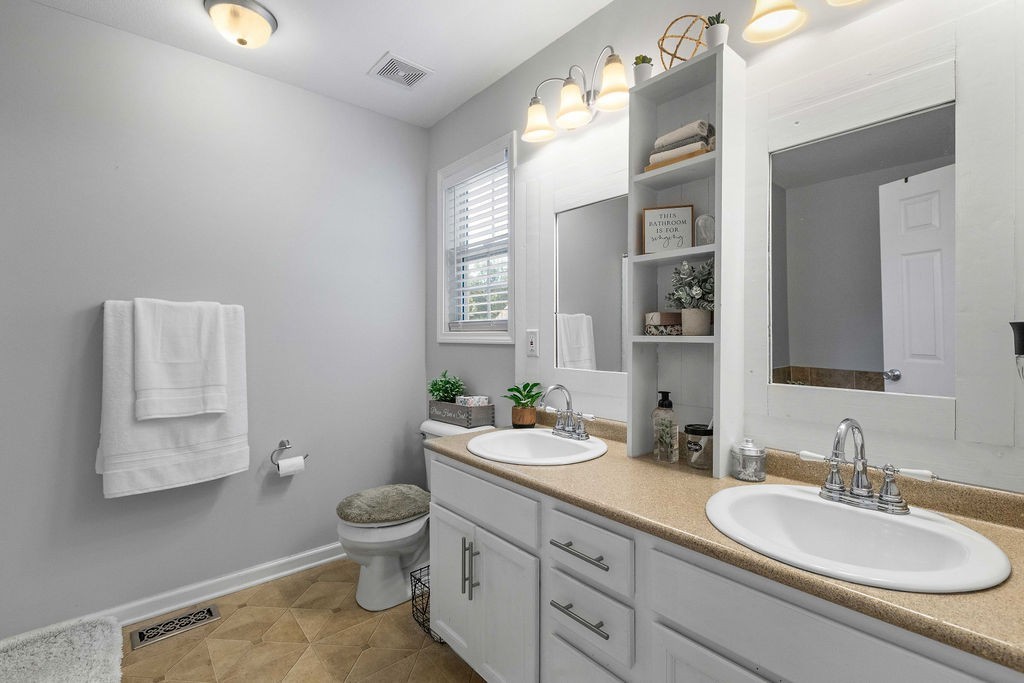 340 Chalet Cir