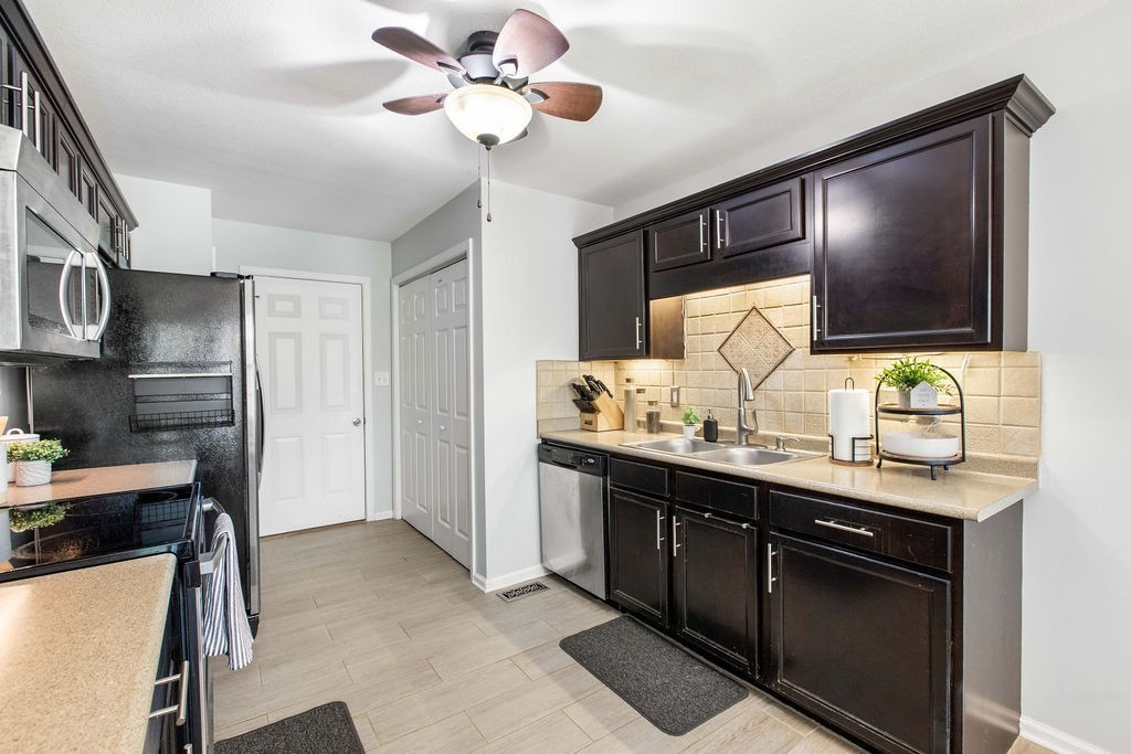 340 Chalet Cir