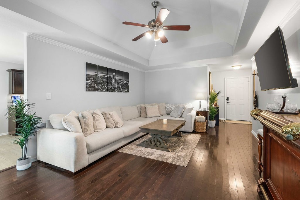 340 Chalet Cir