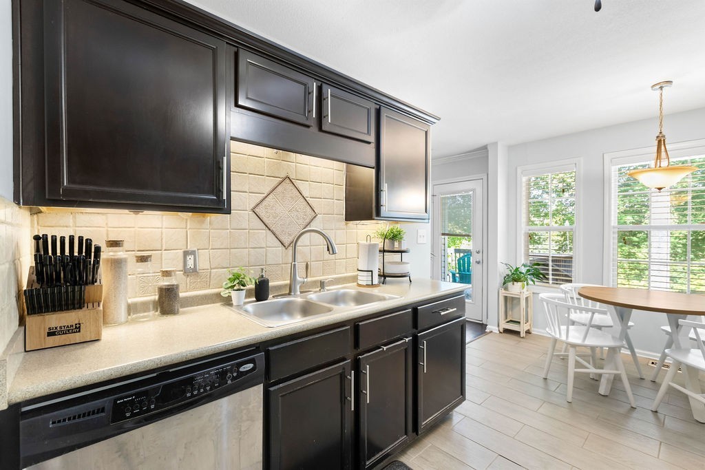 340 Chalet Cir