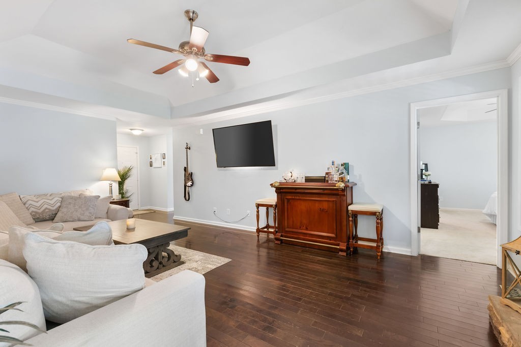 340 Chalet Cir