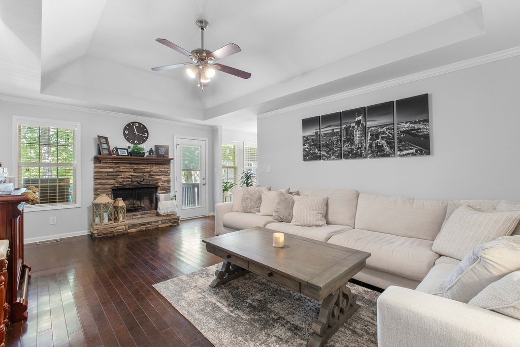 340 Chalet Cir