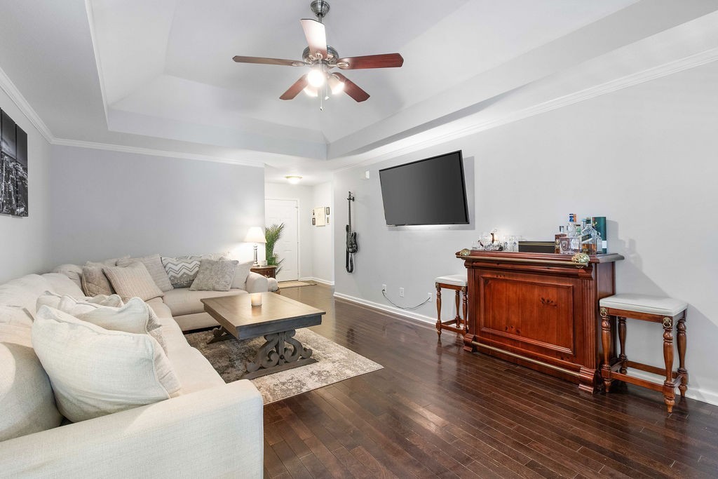 340 Chalet Cir