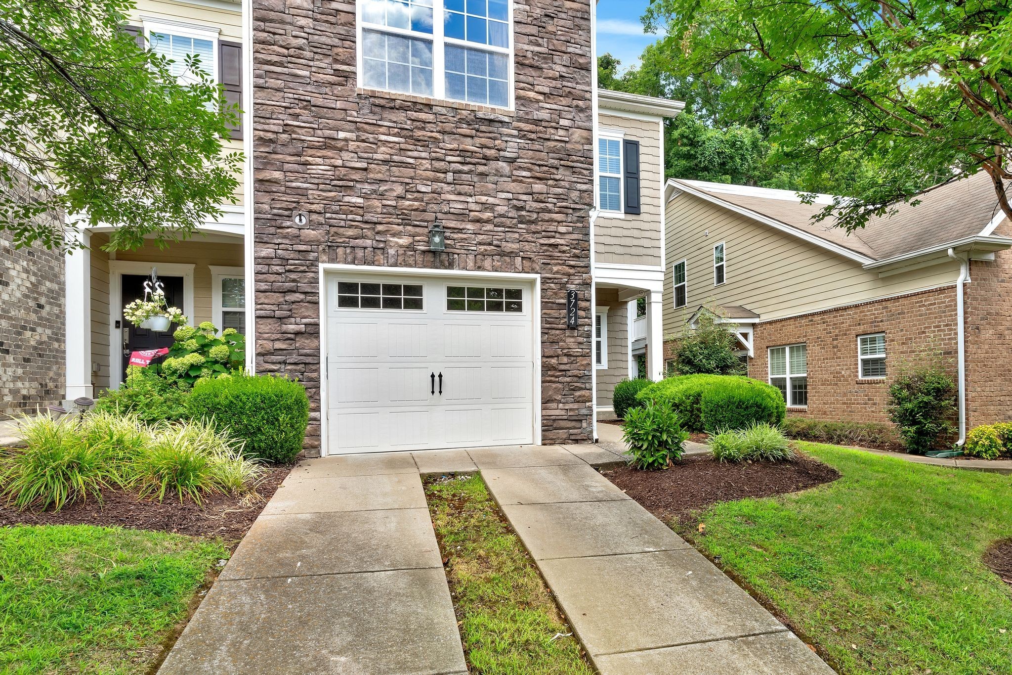 3724 Shane Point Pl