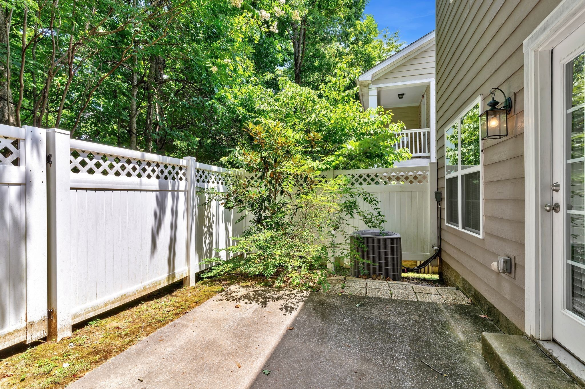 3724 Shane Point Pl