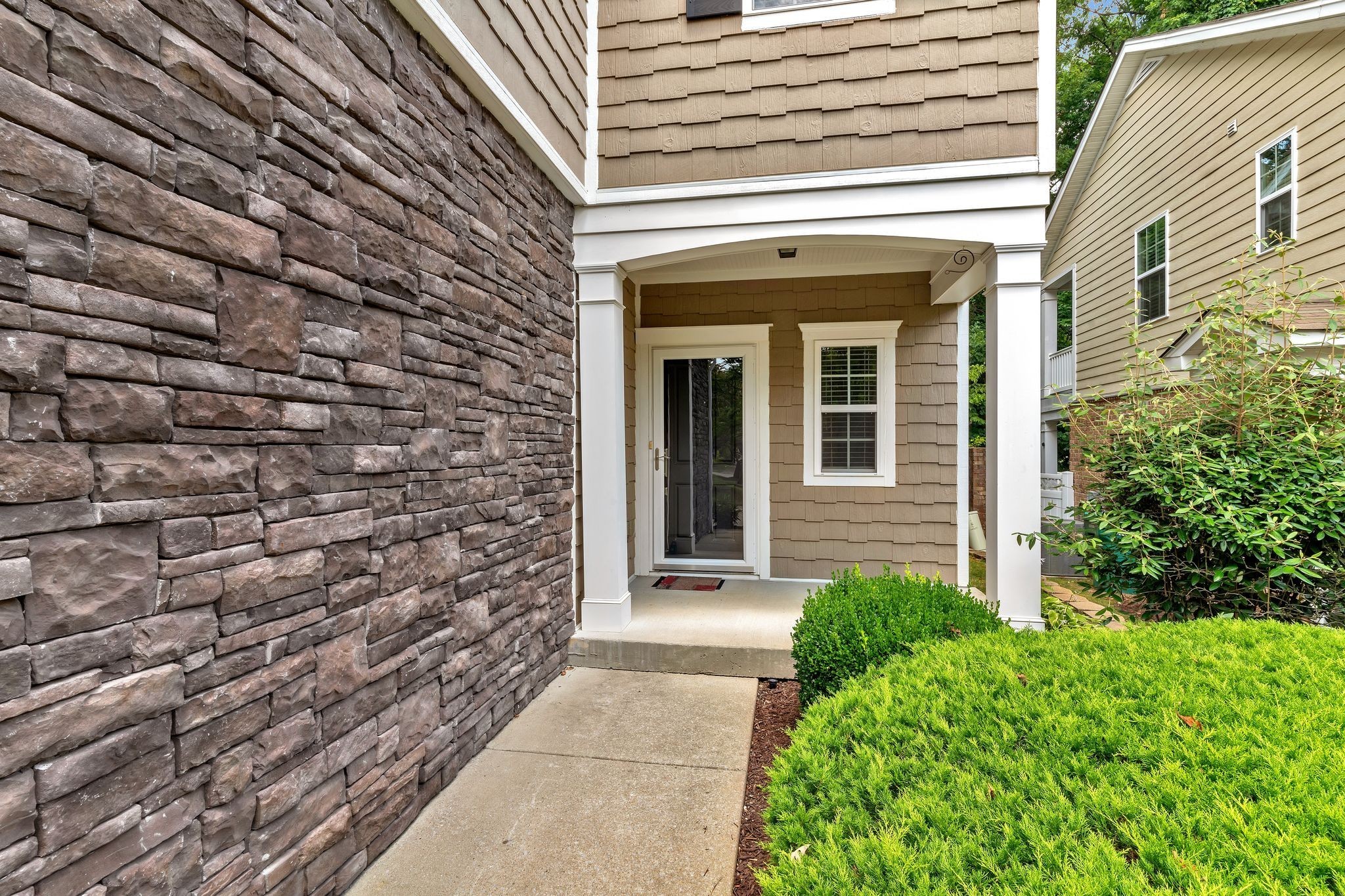3724 Shane Point Pl