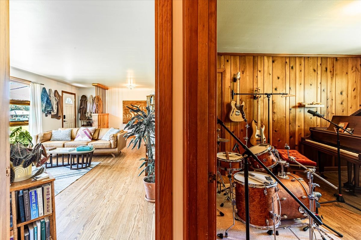 606 Gibson Dr