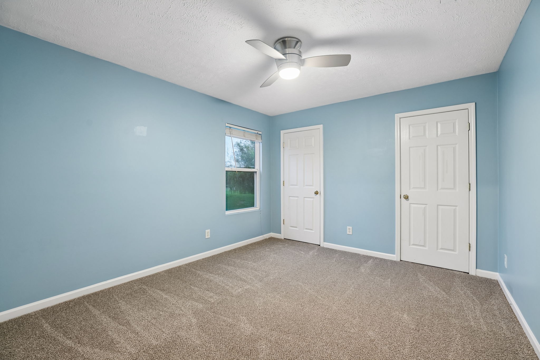 5715 Roxbury Dr