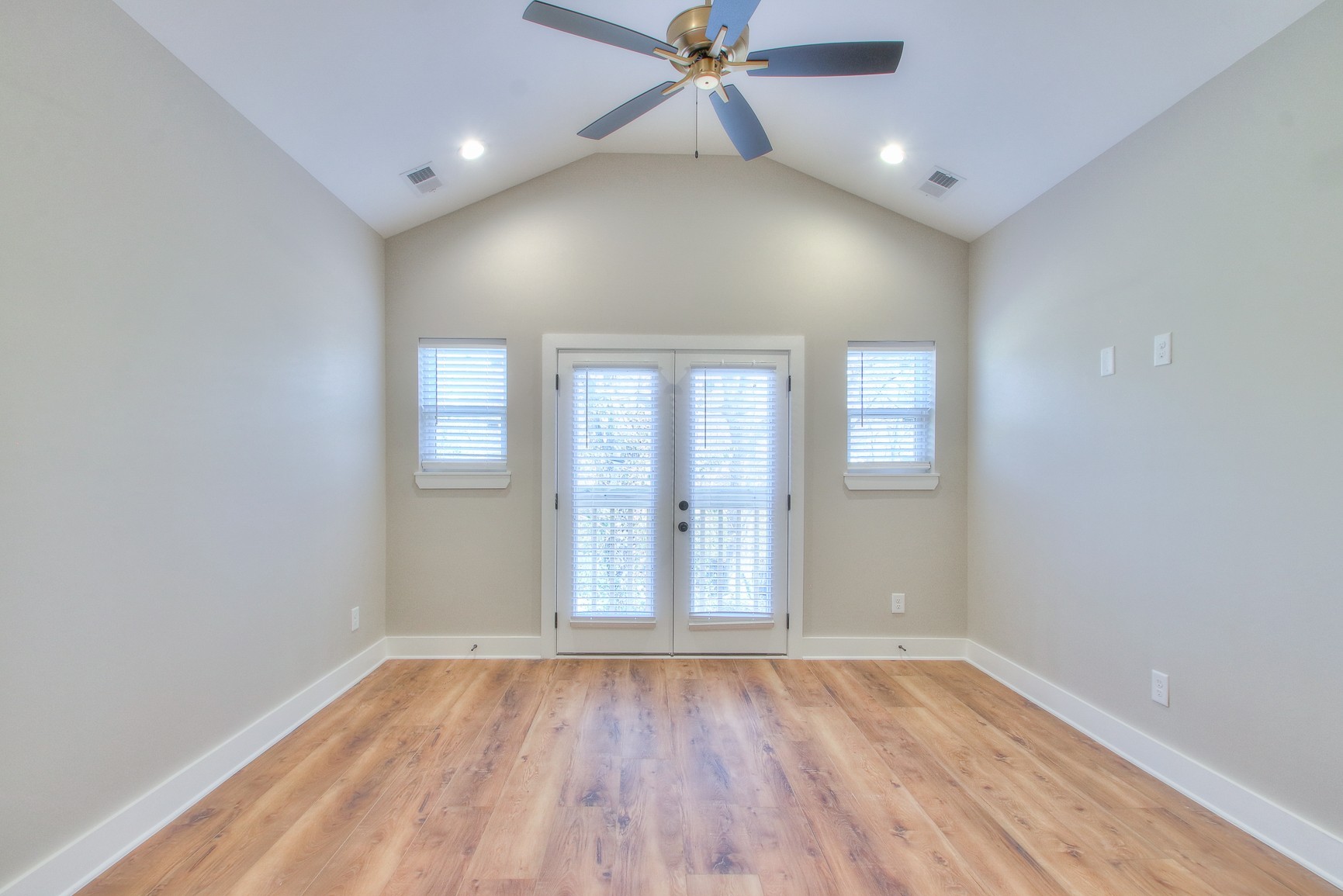 921 Spain Ave