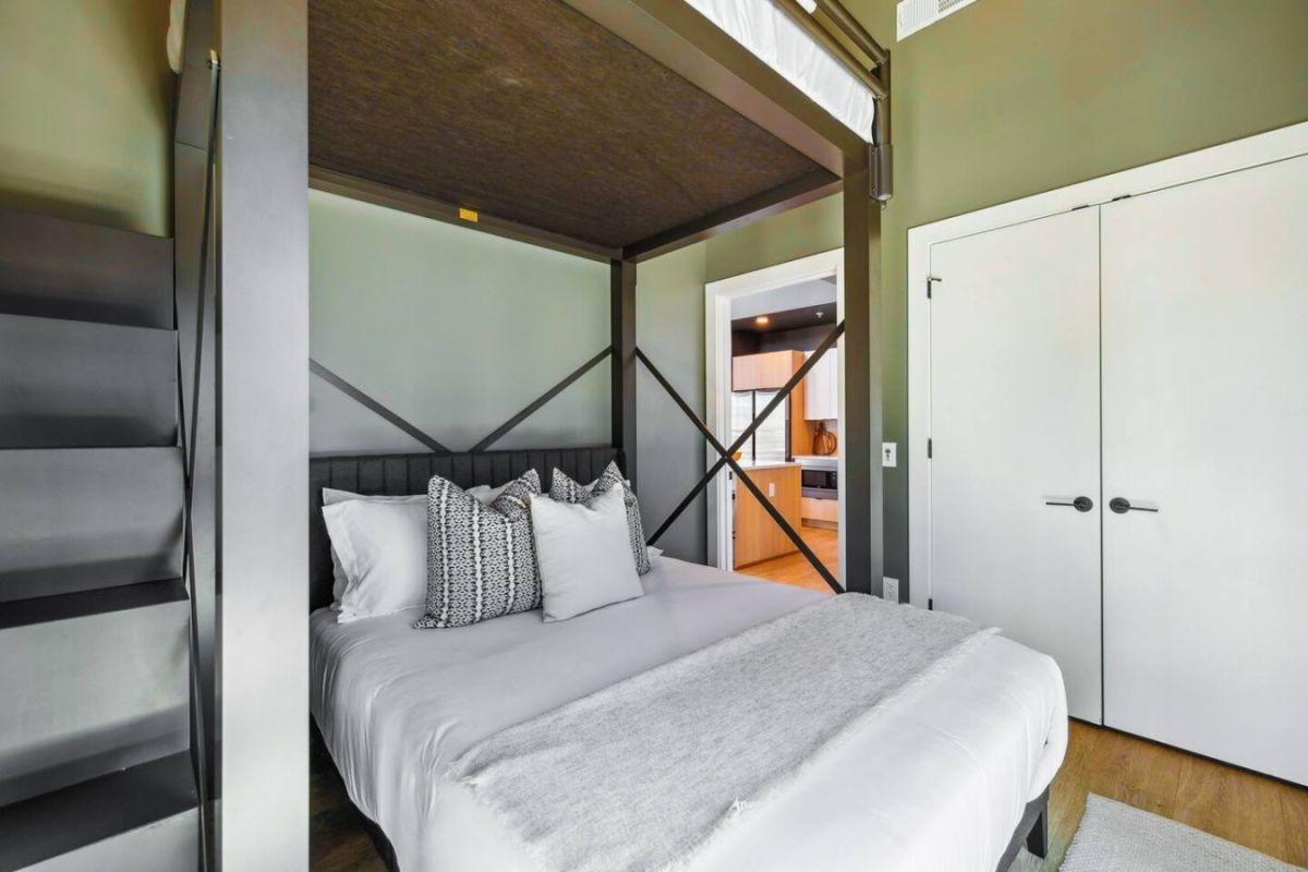 637 7th Ave, S Unit: 601