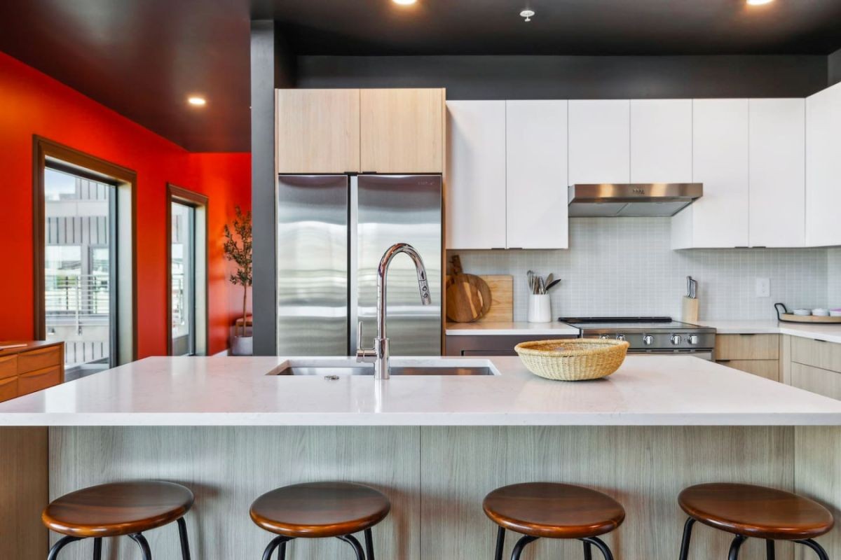 637 7th Ave, S Unit: 601