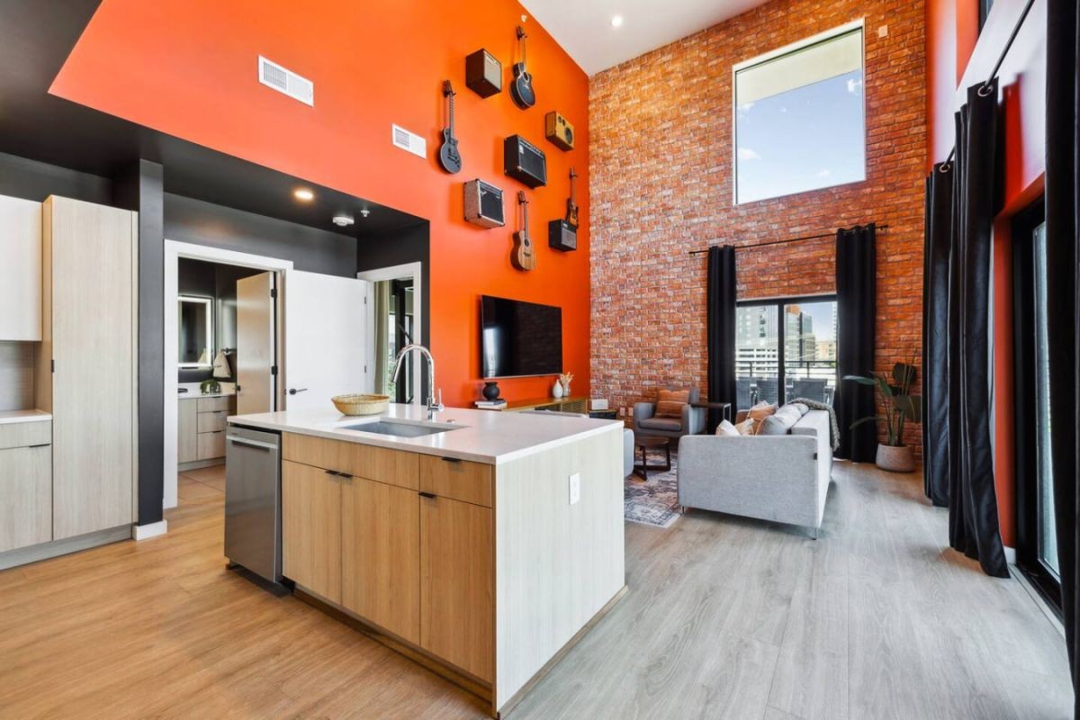 637 7th Ave, S Unit: 601