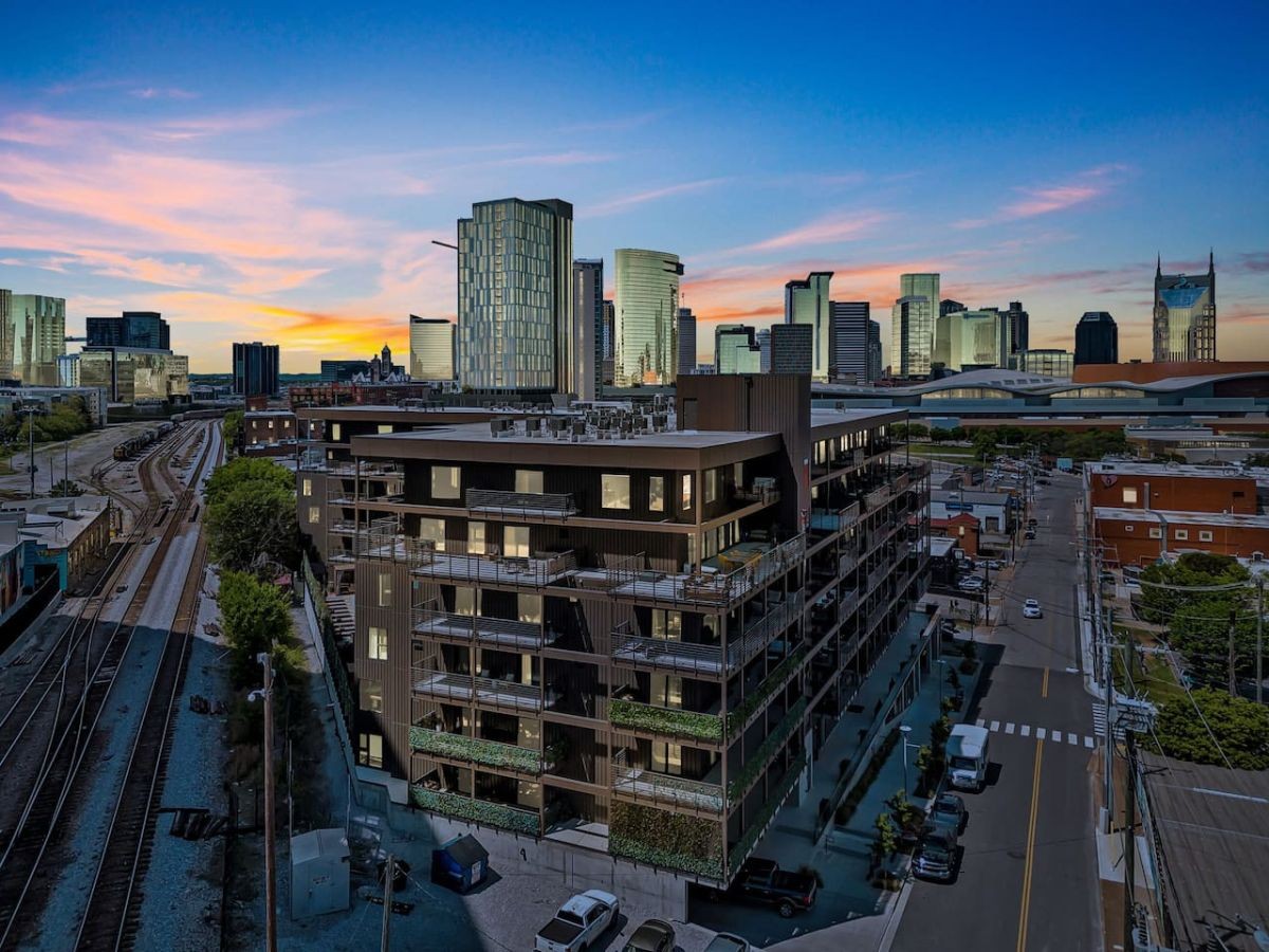 637 7th Ave, S Unit: 601