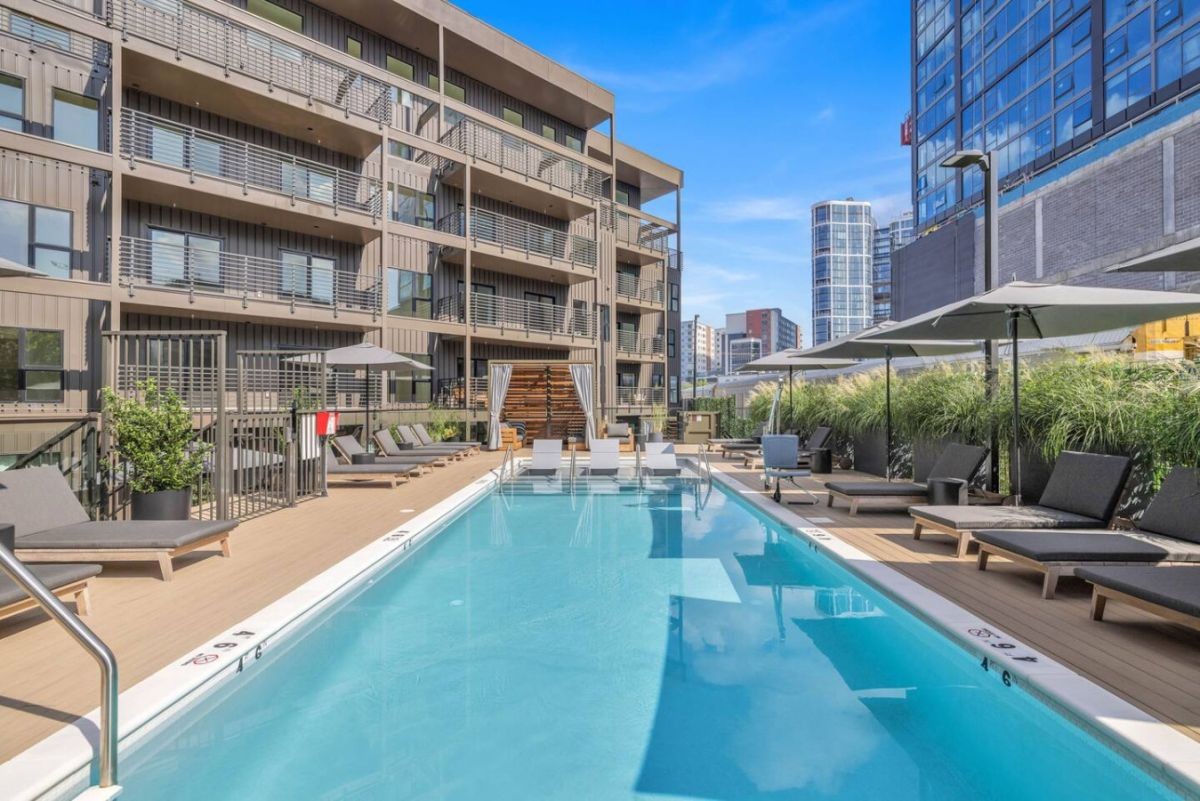 637 7th Ave, S Unit: 601
