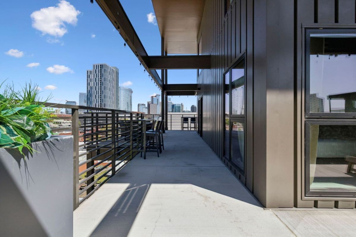 637 7th Ave, S Unit: 601