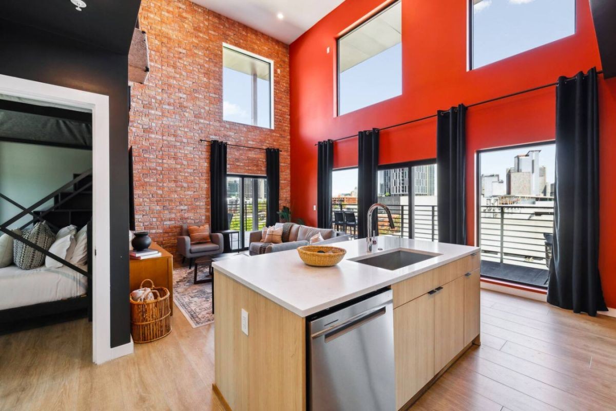 637 7th Ave, S Unit: 601