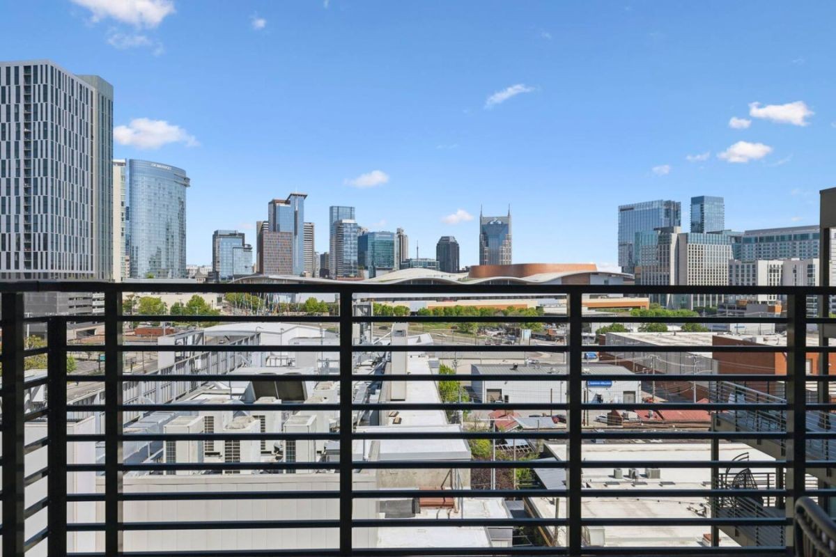 637 7th Ave, S Unit: 601