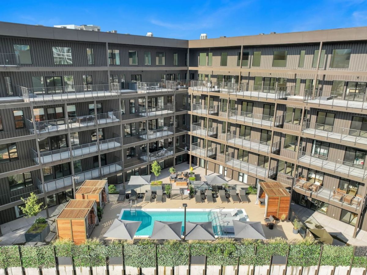 637 7th Ave, S Unit: 601