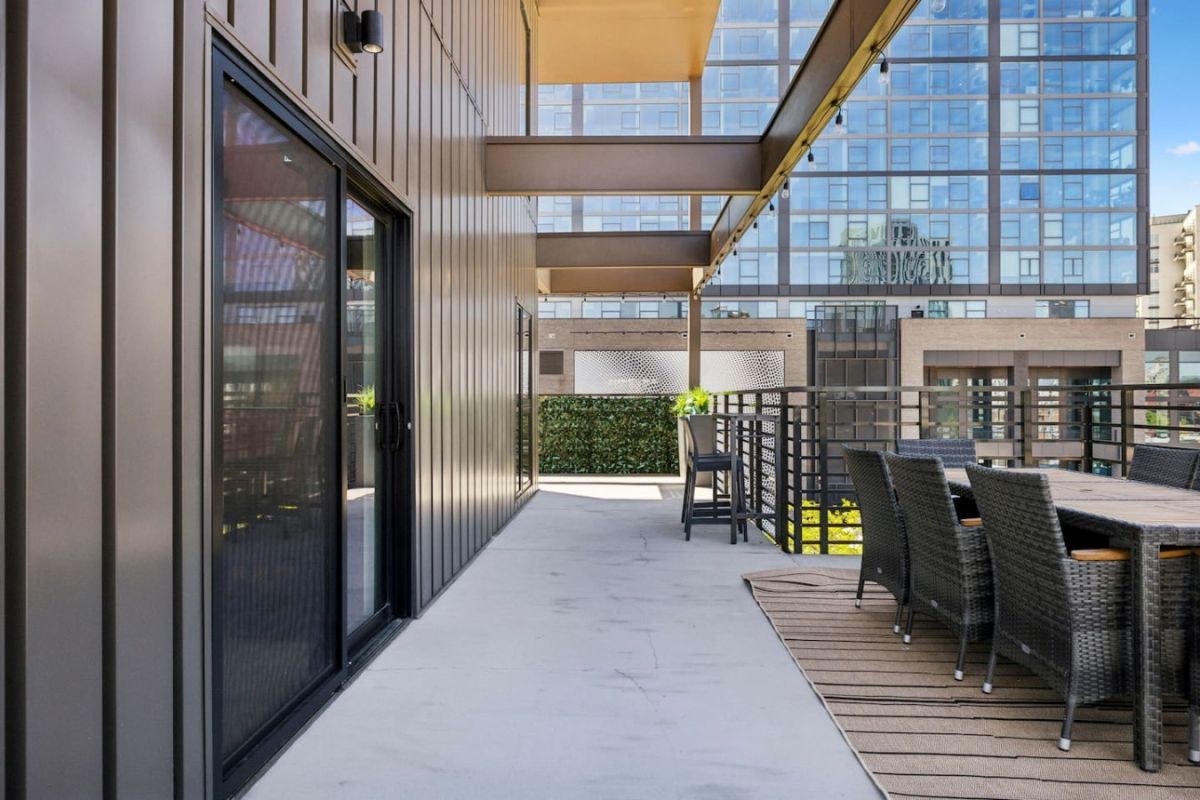 637 7th Ave, S Unit: 601