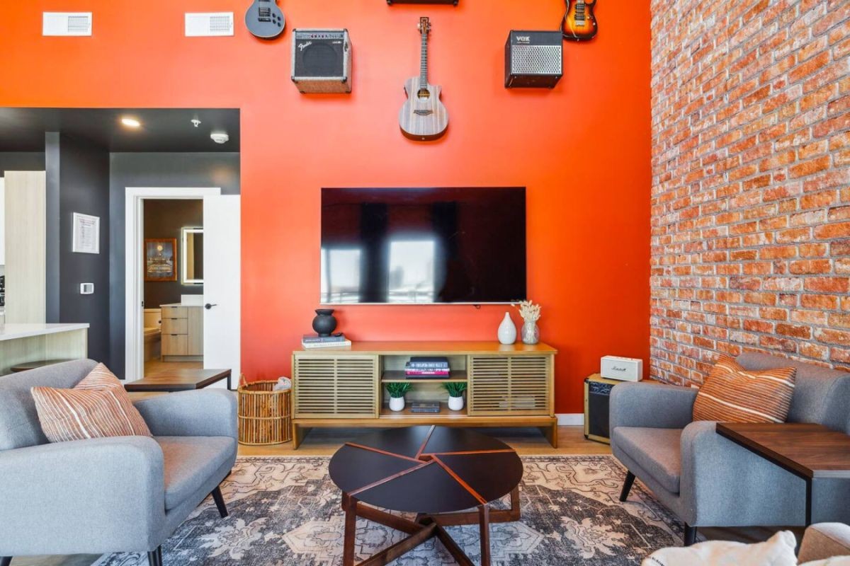 637 7th Ave, S Unit: 601