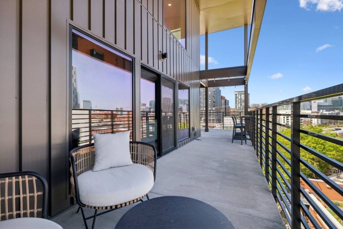 637 7th Ave, S Unit: 601