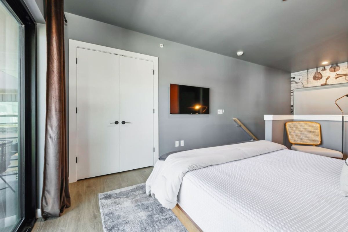 637 7th Ave, S Unit: 601