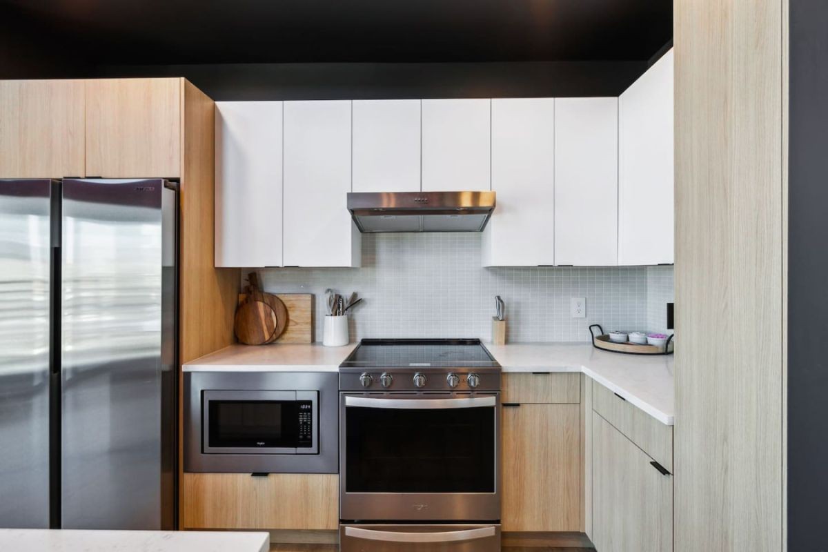 637 7th Ave, S Unit: 601