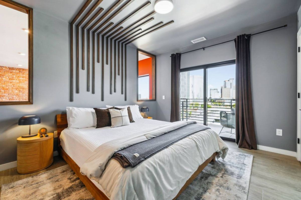 637 7th Ave, S Unit: 601